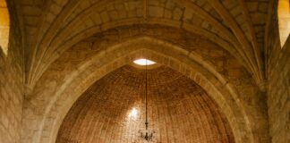 Holy Cross Catholic Church: Discover Its Inspiring History & Mission