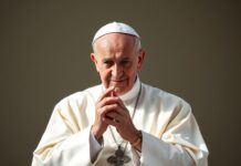 Pope Francis’ Latest Address: A Call for Unity Amid Global Turmoil Pope Francis' Dernière Adresse : Un Appel à l'Unité au Milieu des Turbulences Mondiales